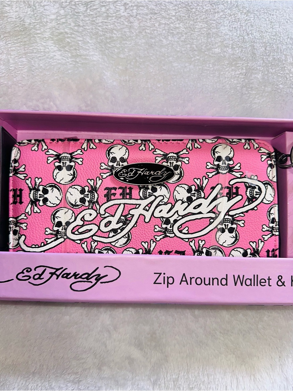 New Ed Hardy Wallet & Keychain Set - Picture 3 of 4